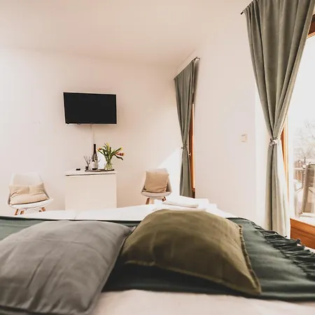 Sipos Borház és Pensión 3*